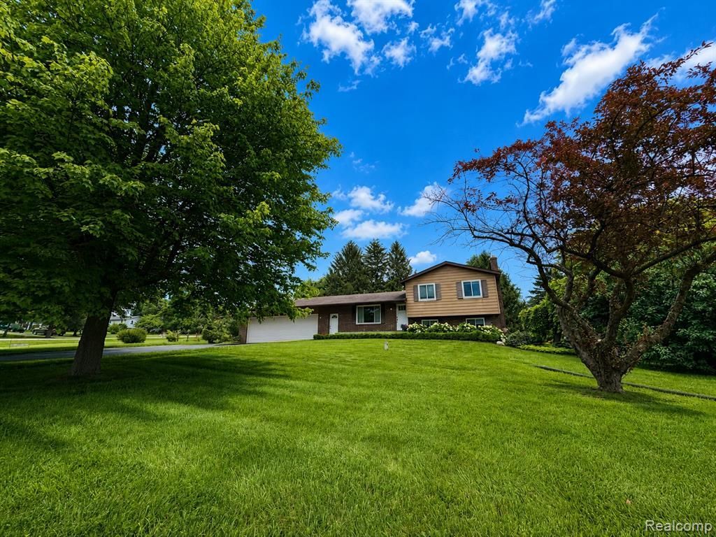 977 Mary Drive, Lapeer Township, MI 48446 Main Photo