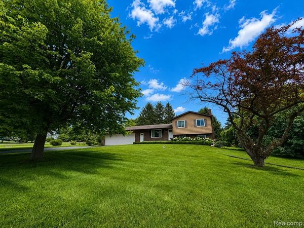 977 Mary Drive, Lapeer Twp, MI 48446
