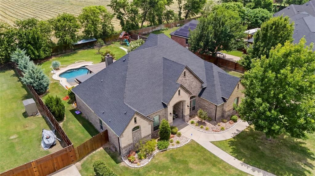 8240 St Johns Drive, Waxahachie, TX 75167 Main Photo