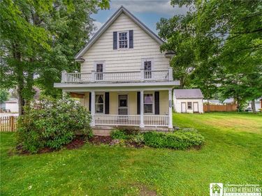2835 Greenhurst Avenue, Greenhurst, NY 14742