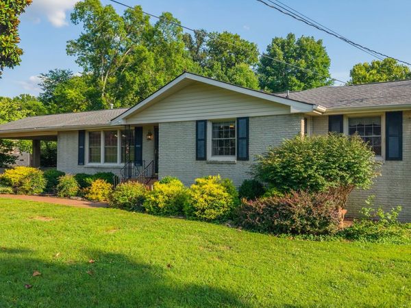182 Cherokee Rd , Hendersonville, TN 37075