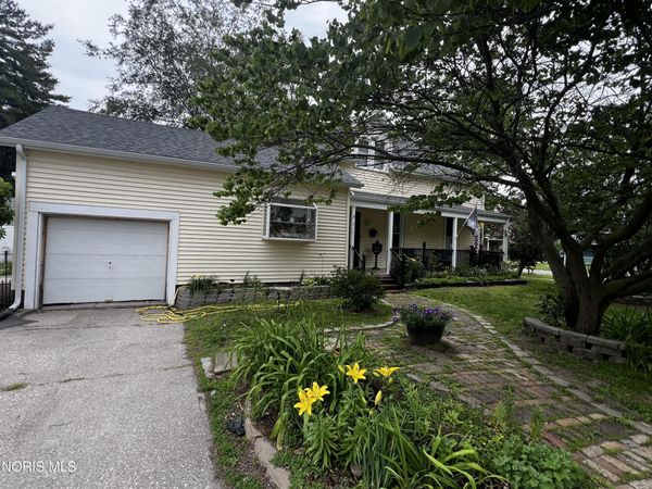 215 N Main Street , Swanton, OH 43558