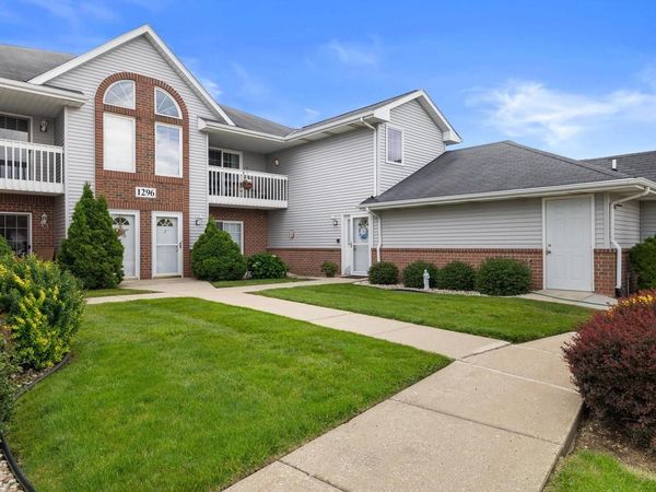 1296 Village Centre DRIVE, Unit 2, Kenosha, WI 53144