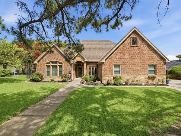 325 Driftwood Court, Azle, TX 76020