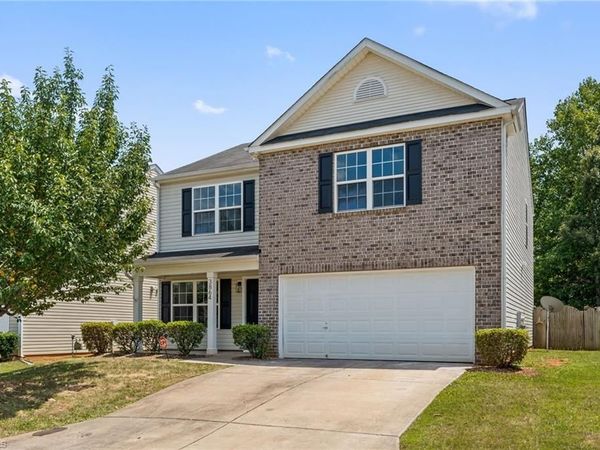 3864 Foliage Drive , Winston-Salem, NC 27101