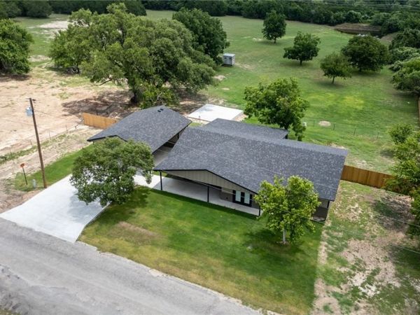 234 County Road 3400 , Lampasas, TX 76550