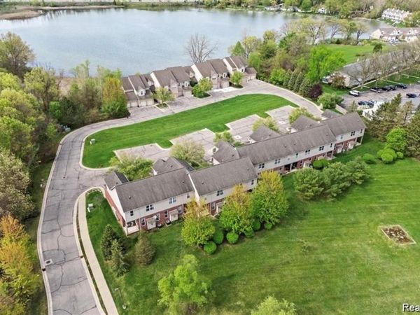 5953 High Point Court, Brighton Twp, MI 48116