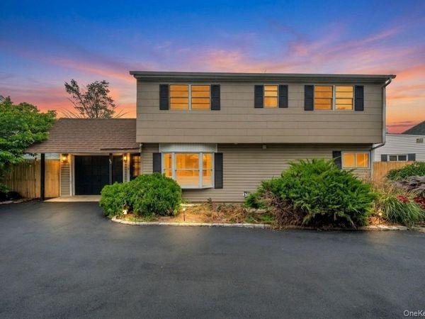 82 Scooter Lane, Hicksville, NY 11801