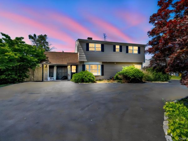 82 Scooter Lane , Hicksville, NY 11801