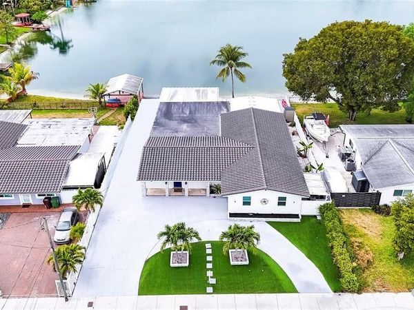6290 W 16th Avenue, Hialeah, FL 33012
