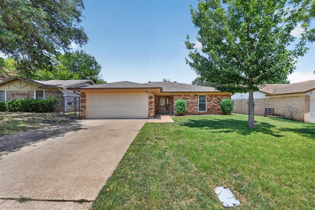 3712 Holly Springs Drive, Fort Worth, TX 76133 Main Photo