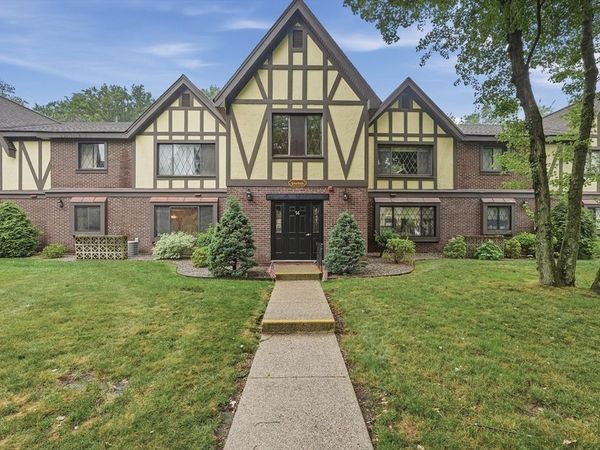 14 Royal Lake Drive, Unit 1, Braintree, MA 02184