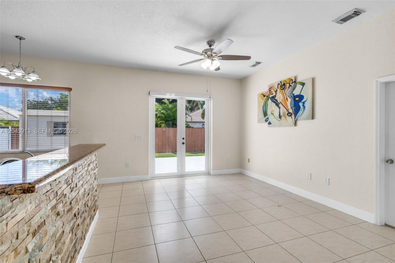 8757 NW 139 Ter, Miami Lakes, FL 33018 Photo