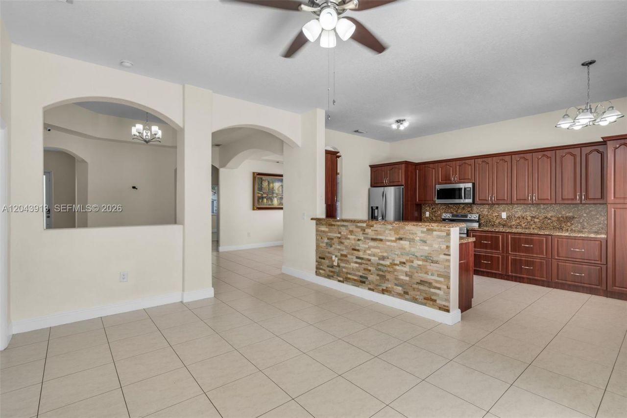 8757 NW 139th St , Miami Lakes, FL 33018 Photo