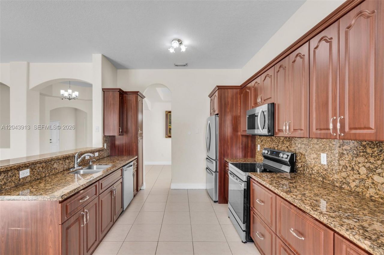8757 NW 139th St , Miami Lakes, FL 33018 Photo