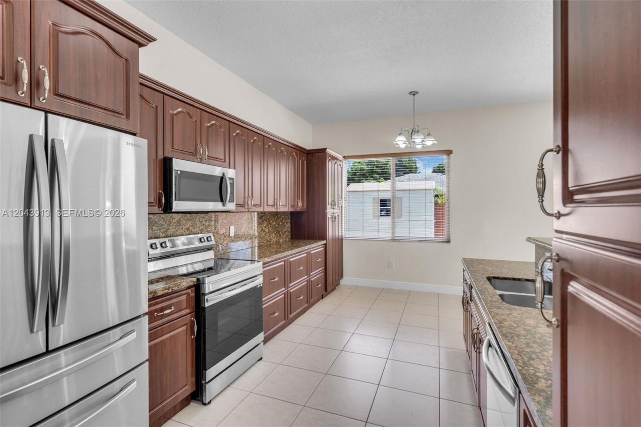 8757 NW 139th St , Miami Lakes, FL 33018 Photo