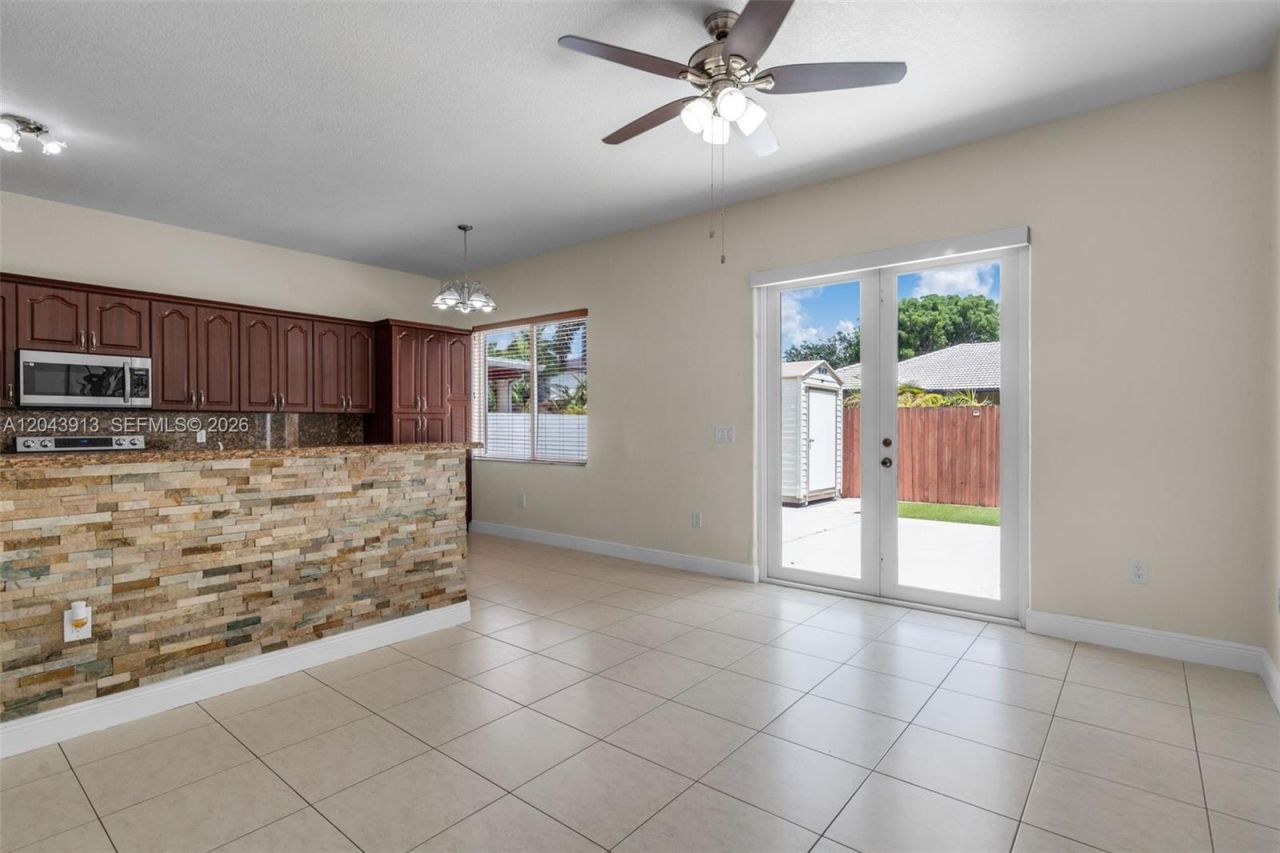 8757 NW 139 Ter, Miami Lakes, FL 33018 Photo