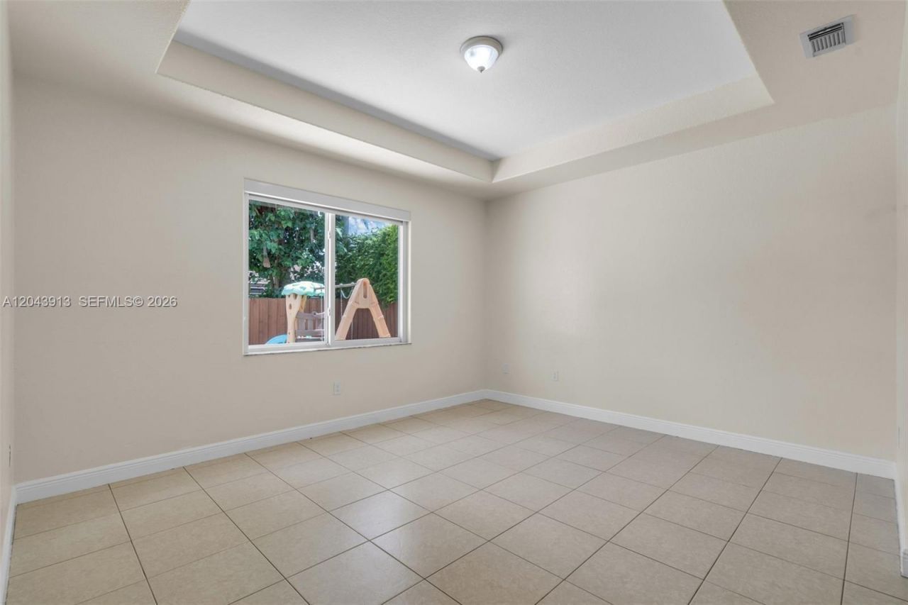 8757 NW 139 Ter, Miami Lakes, FL 33018 Photo