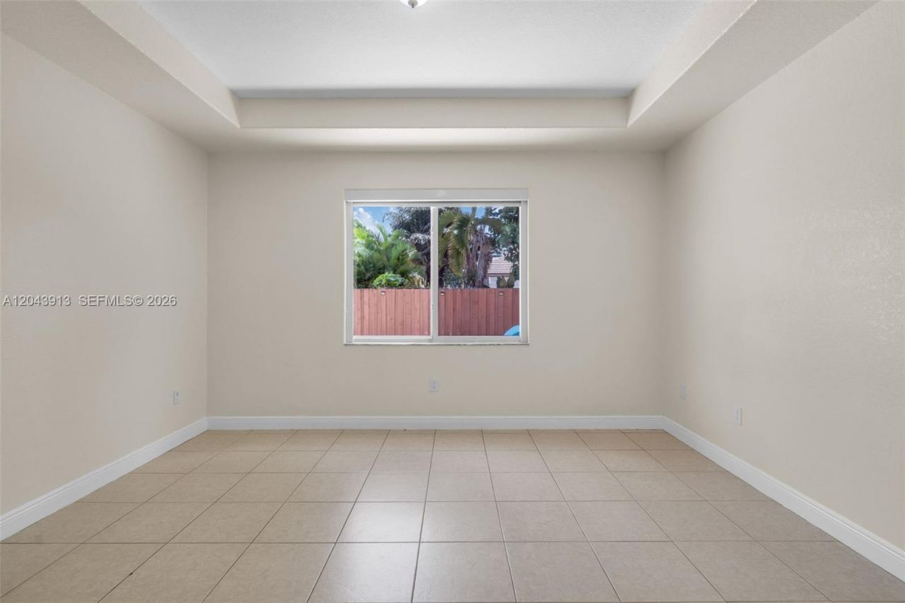 8757 NW 139th St , Miami Lakes, FL 33018 Photo