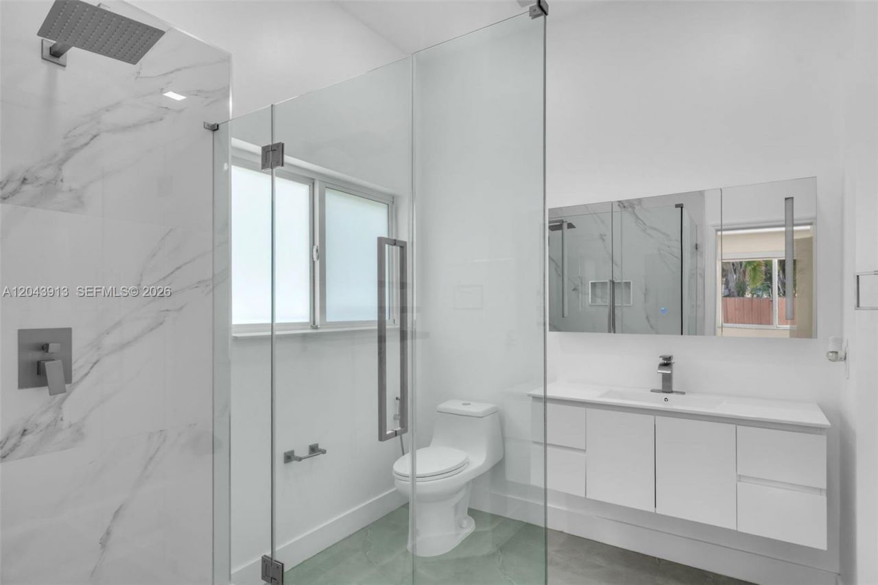 8757 NW 139th St , Miami Lakes, FL 33018 Photo
