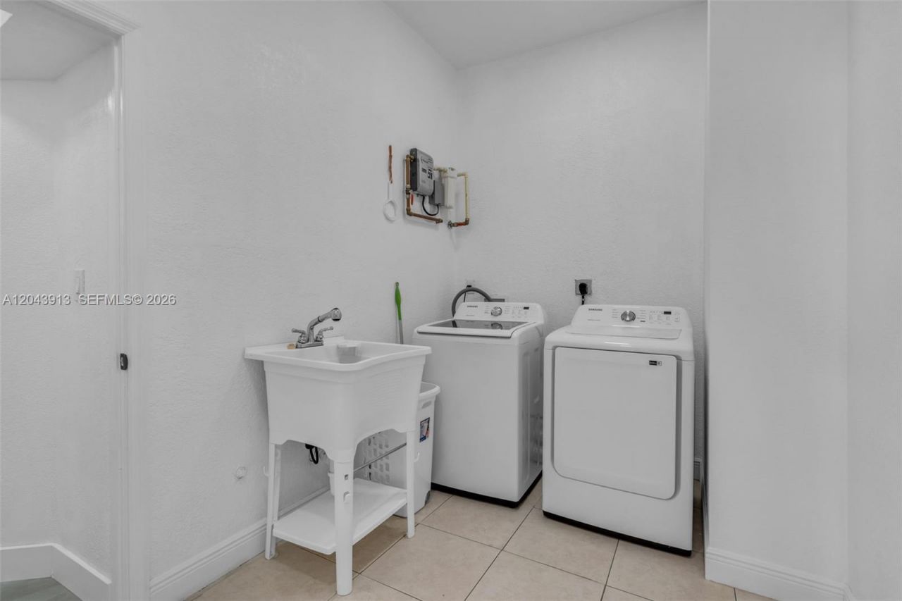 8757 NW 139th St , Miami Lakes, FL 33018 Photo