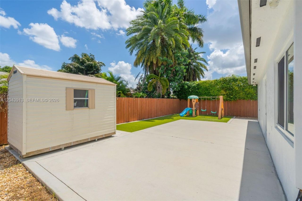 8757 NW 139th St , Miami Lakes, FL 33018 Photo