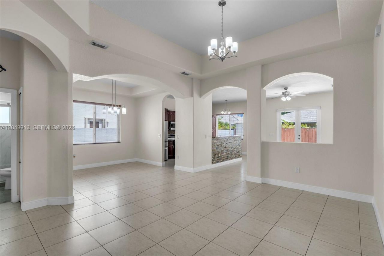 8757 NW 139 Ter, Miami Lakes, FL 33018 Photo