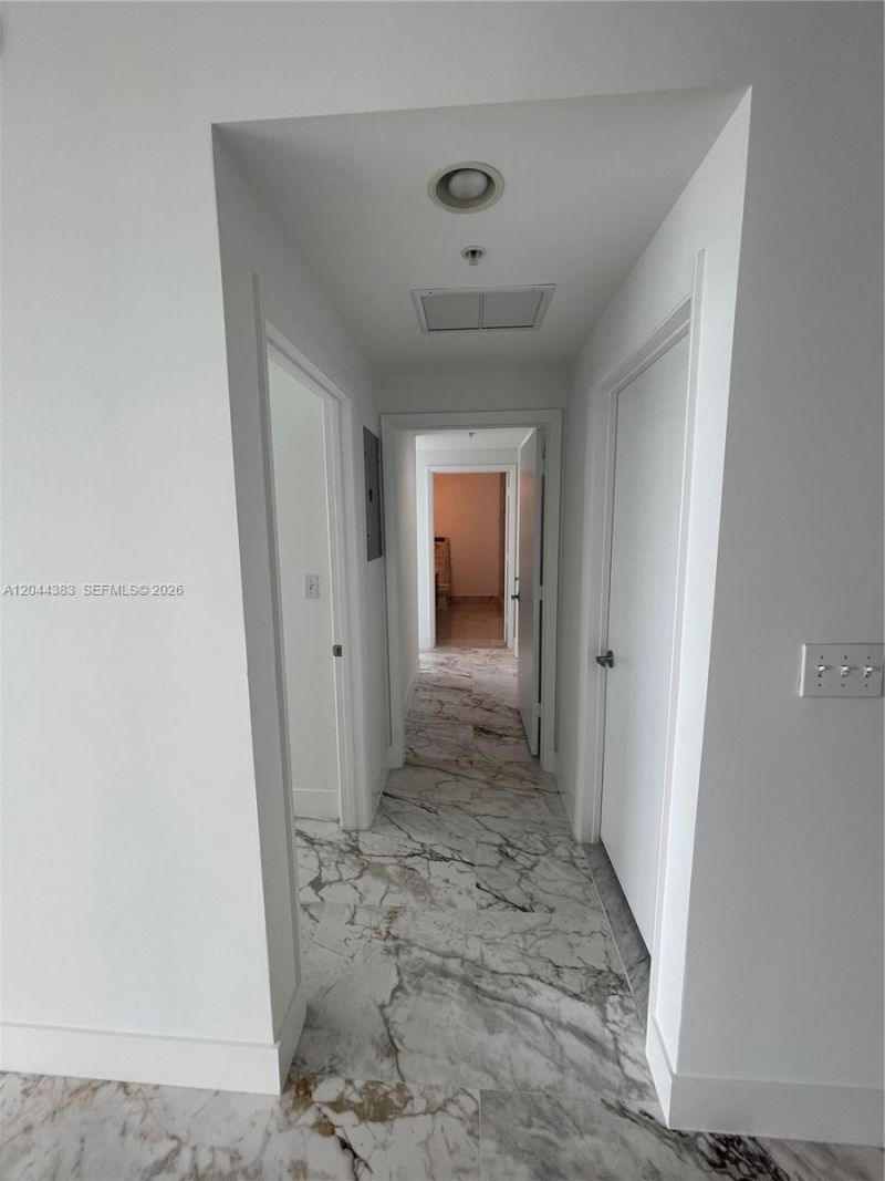 253 NE 2nd St , Unit 2409, Miami, FL 33132 Photo