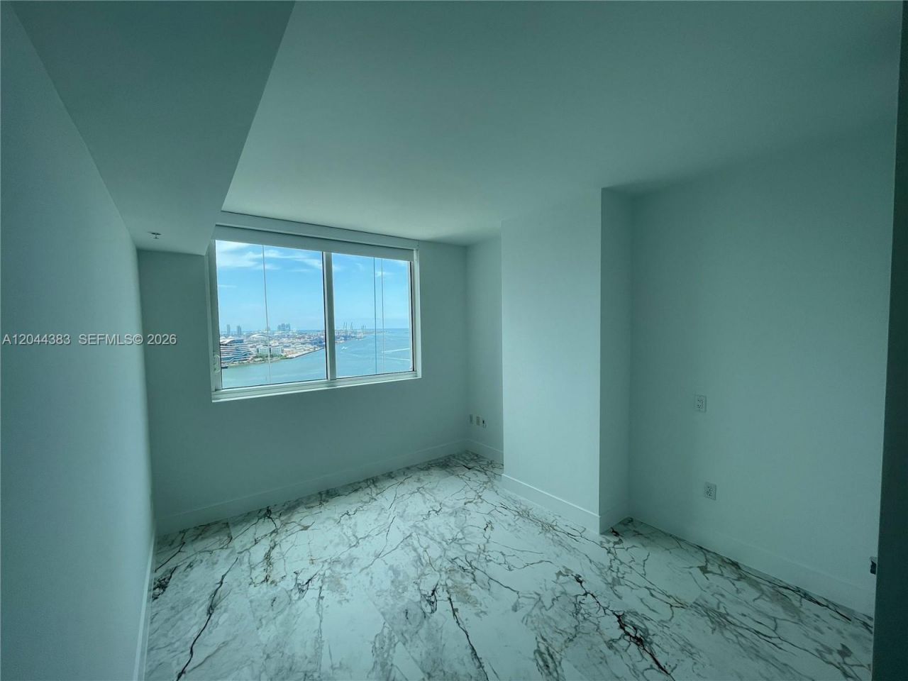 253 NE 2nd St , Unit 2409, Miami, FL 33132 Photo