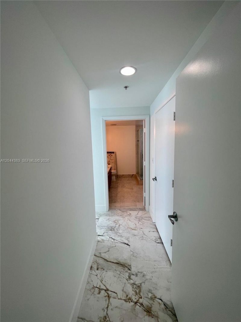 253 NE 2nd St , Unit 2409, Miami, FL 33132 Photo
