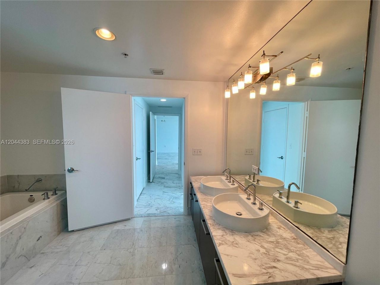 253 NE 2nd St , Unit 2409, Miami, FL 33132 Photo