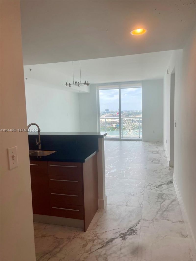 253 NE 2nd St , Unit 2409, Miami, FL 33132 Photo