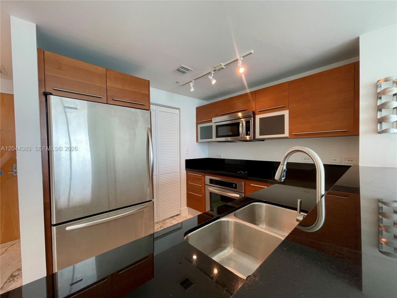253 NE 2nd St , Unit 2409, Miami, FL 33132 Photo