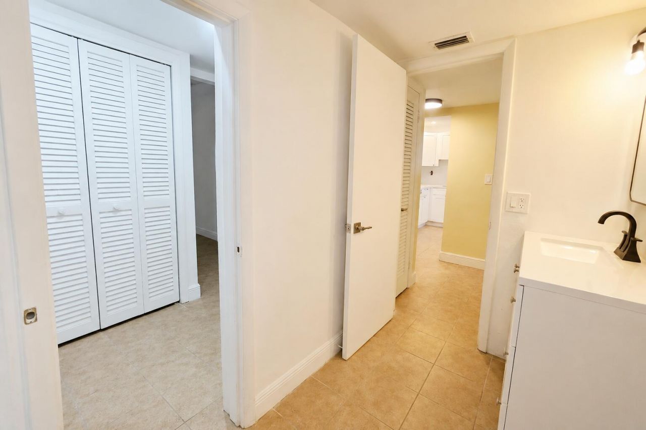 1401 NE Miami Gardens Drive, Unit 180, Miami, FL 33179 Photo
