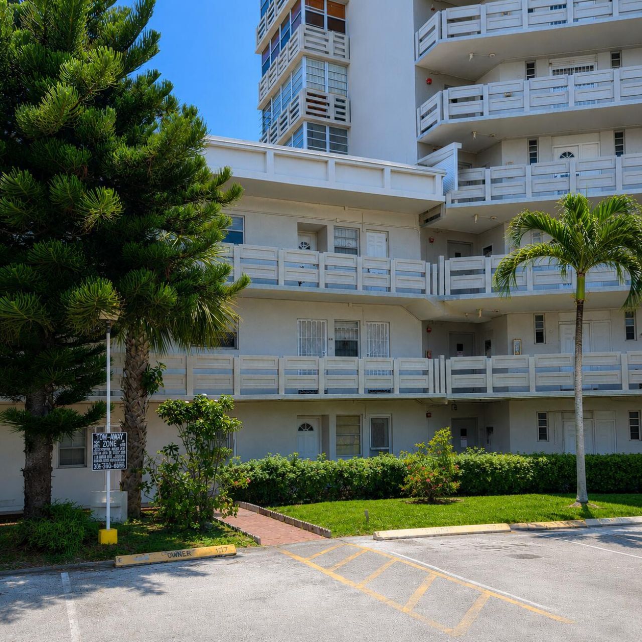 1401 NE Miami Gardens Drive, Unit 180, Miami, FL 33179 Photo