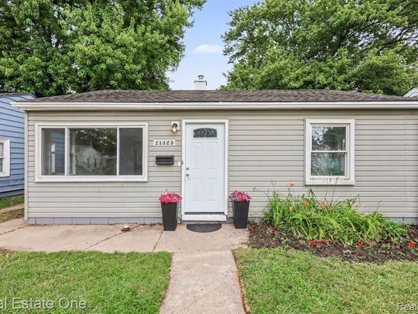 21323 La Salle Boulevard , Warren, MI 48089