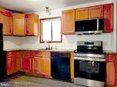 8382 GARDEN DRIVE, TOBYHANNA, PA 18466