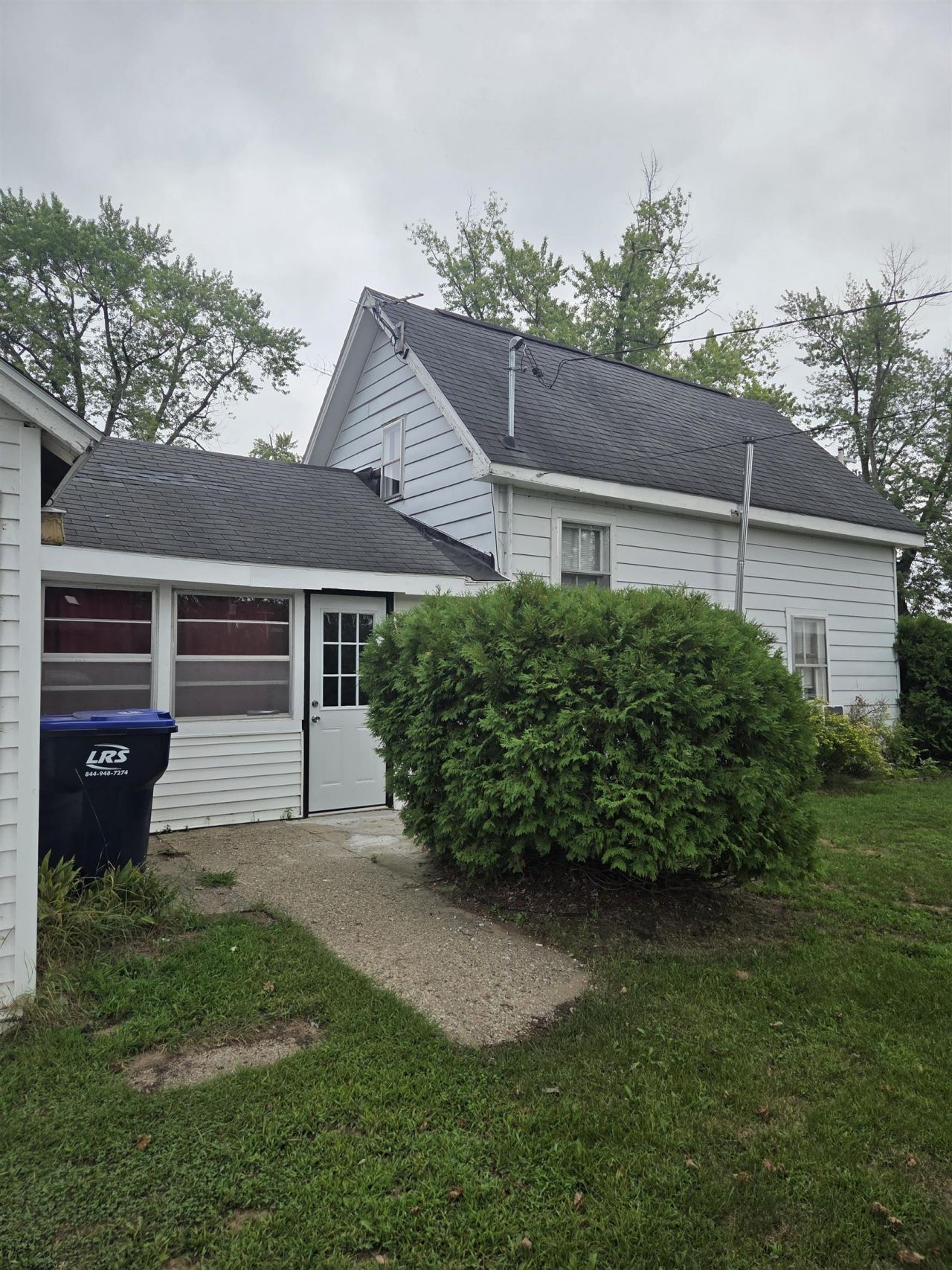 124 E Vallette Street, Oxford, WI 53952 Main Photo