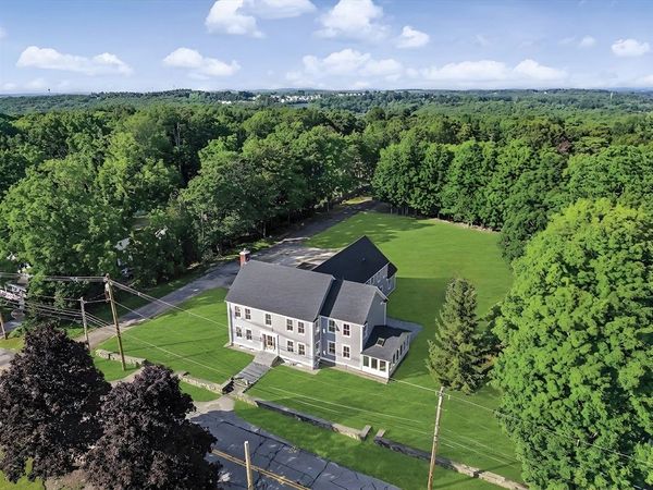 27 Ash St, Hopkinton, MA 01748