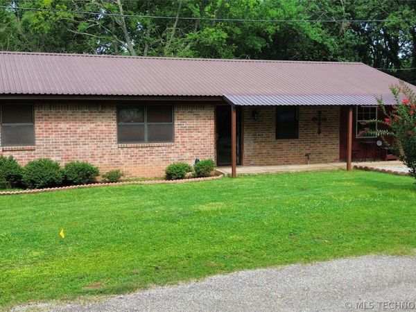 601 E Womack , Colbert, OK 74733