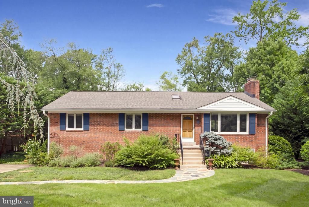 8540 Mount Zephyr Drive, Alexandria, VA 22309 Main Photo