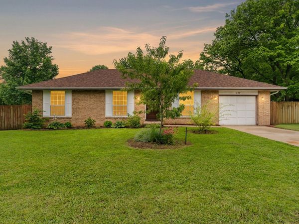 137 N Wynwood Avenue, Republic, MO 65738