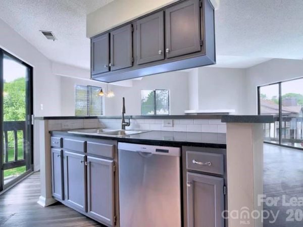8121 Cedar Glen Drive , Charlotte, NC 28212