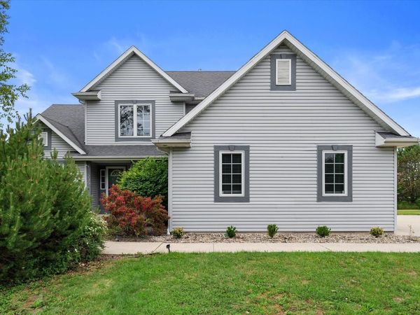 235 W Redding CIRCLE, Belgium, WI 53004