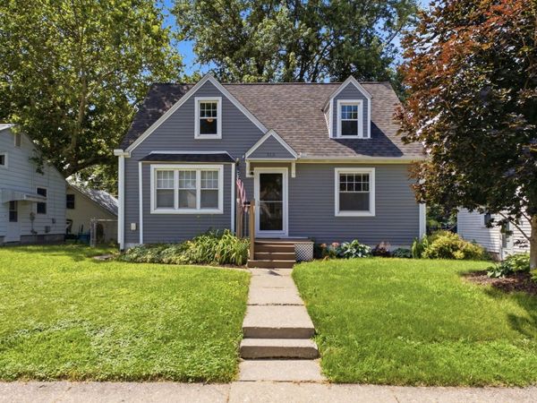 513 W 29th Street , Davenport, IA 52803