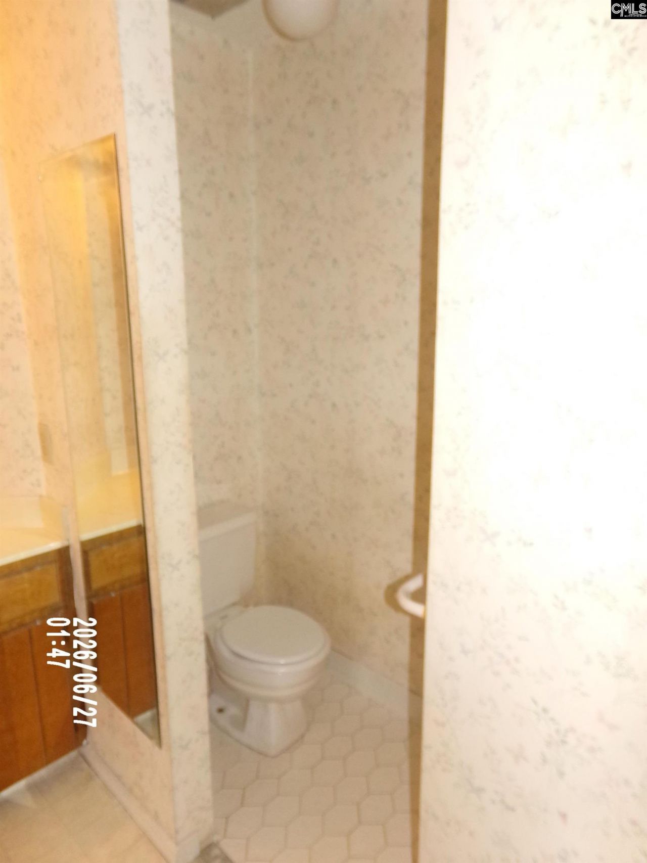 152 Lionsgate Drive  Photo 12