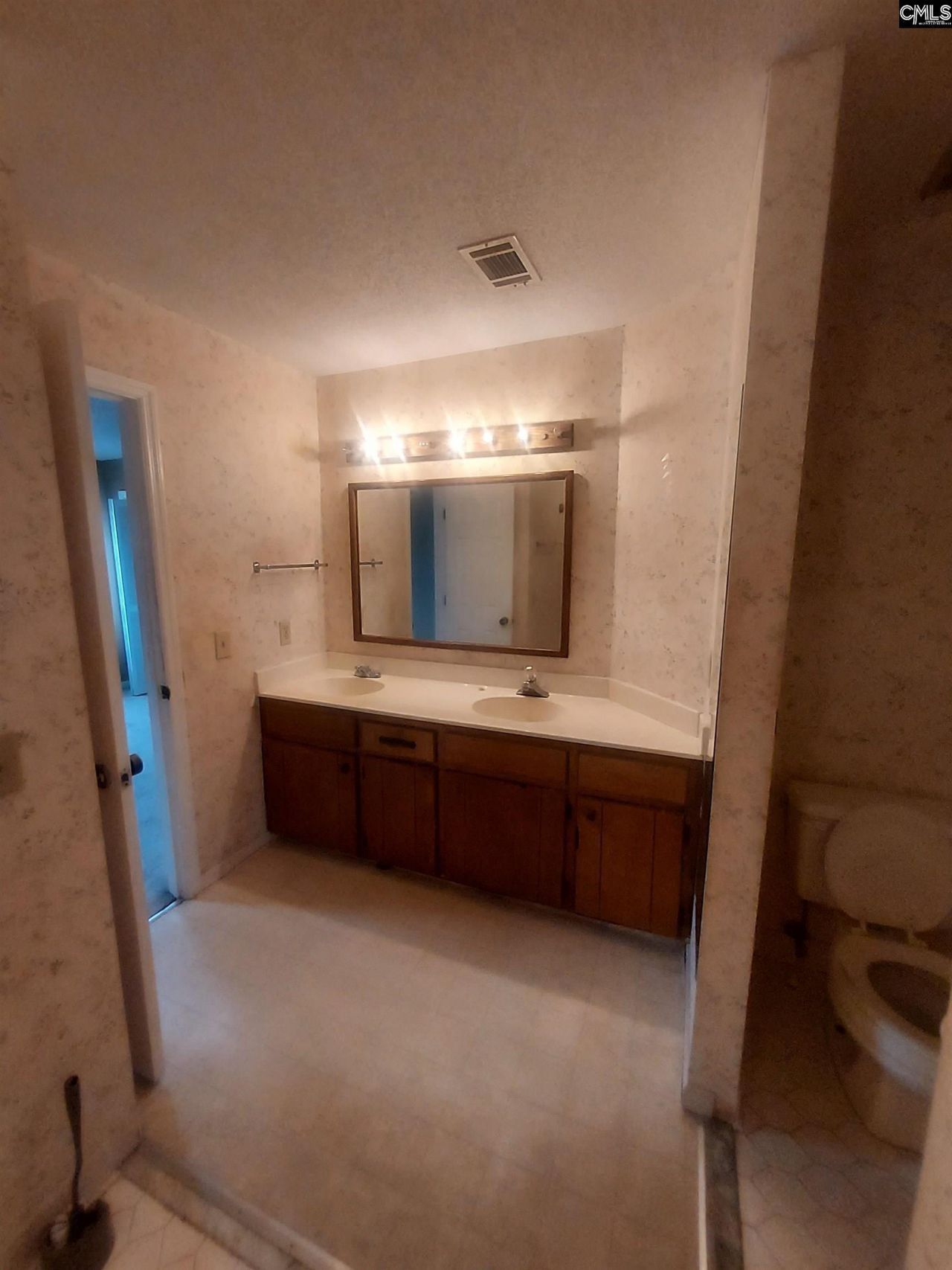 152 Lionsgate Drive  Photo 13