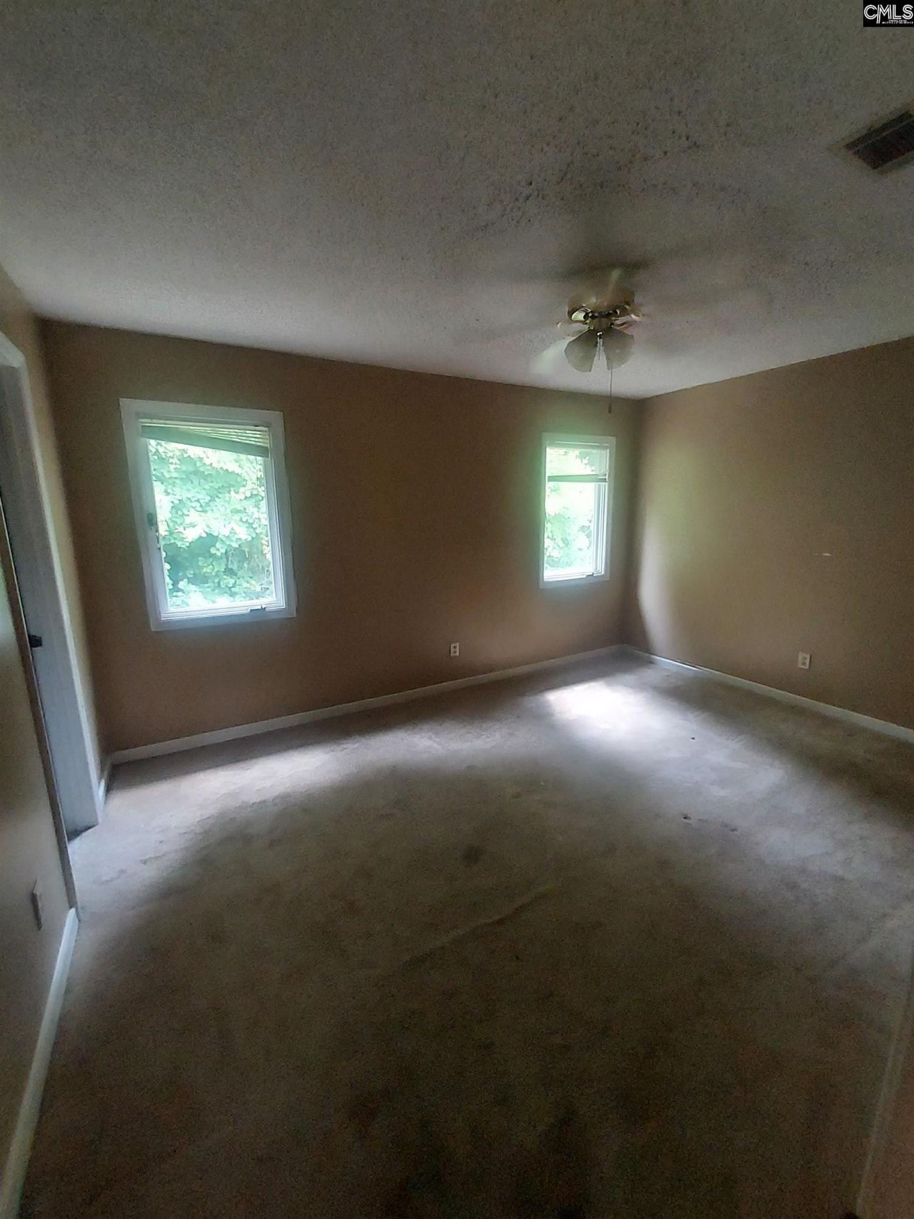 152 Lionsgate Drive  Photo 18