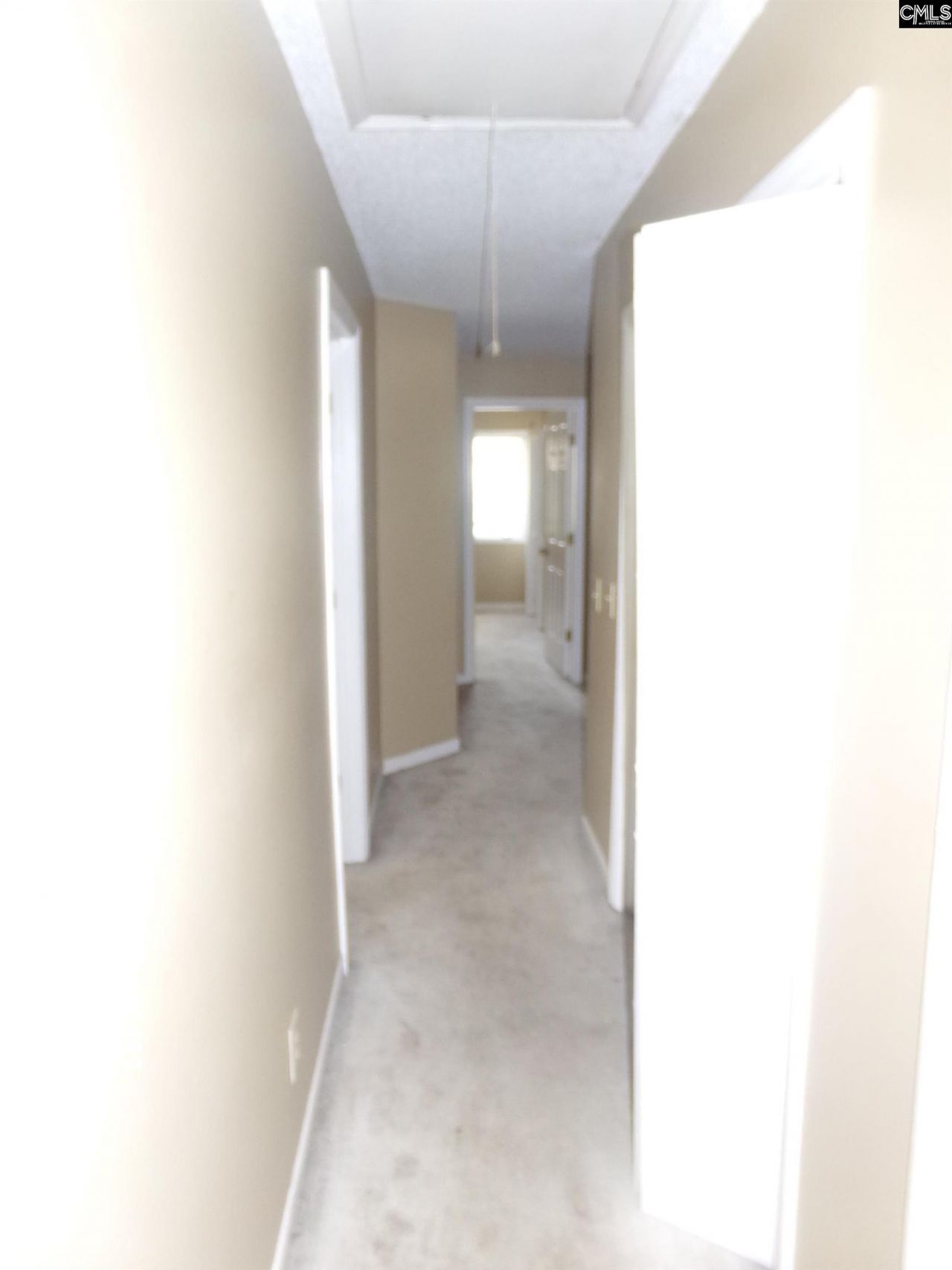152 Lionsgate Drive  Photo 4