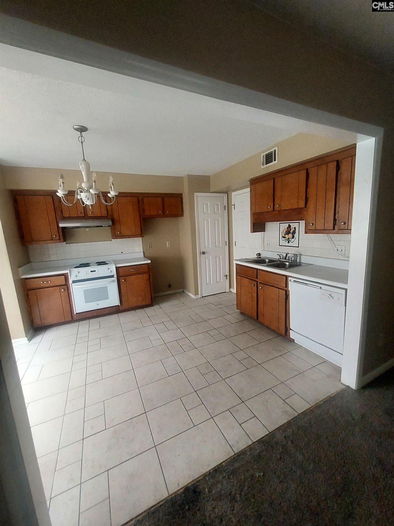 152 Lionsgate Drive  Photo 6